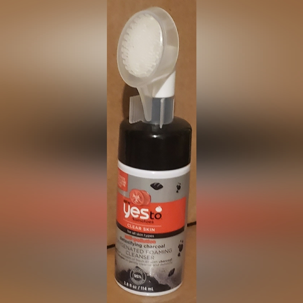 Yes to Tomatoes Detoxifying Charcoal Oxygenated Foaming Cleanser 3.8Oz LOT of 6